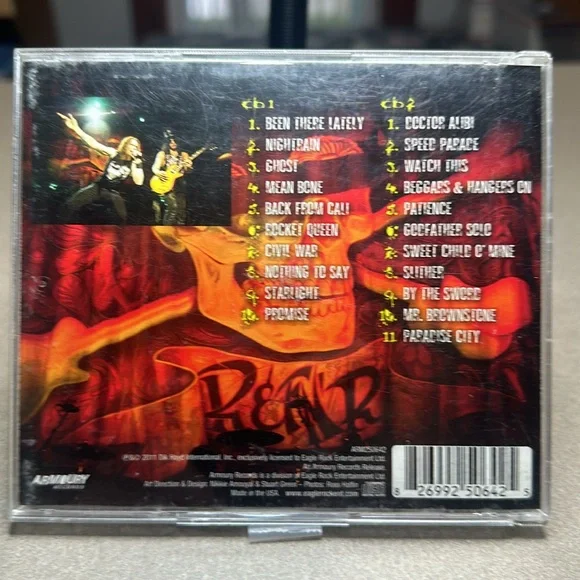 Slash Featuring Myles Kennedy Live - Picture 2 of 6